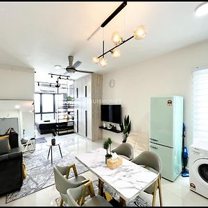 Deluxe Studio